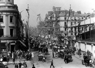 The Strand, London mit Jubiläumsdekorationen, 1897 von English Photographer